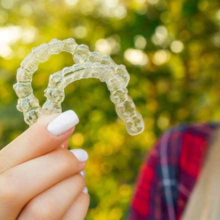 Teen shows off clear aligners