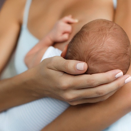 mother breastfeeding her infant after laser frenectomy