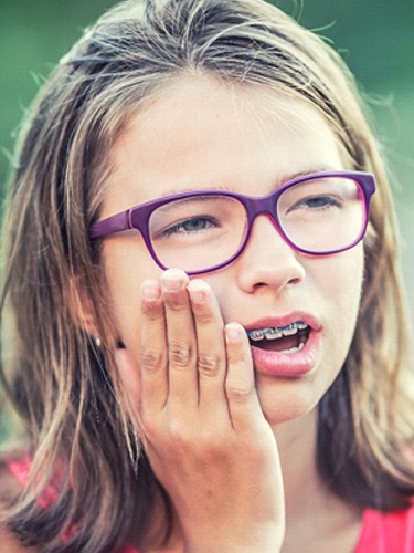 girl braces orthodontic emergency