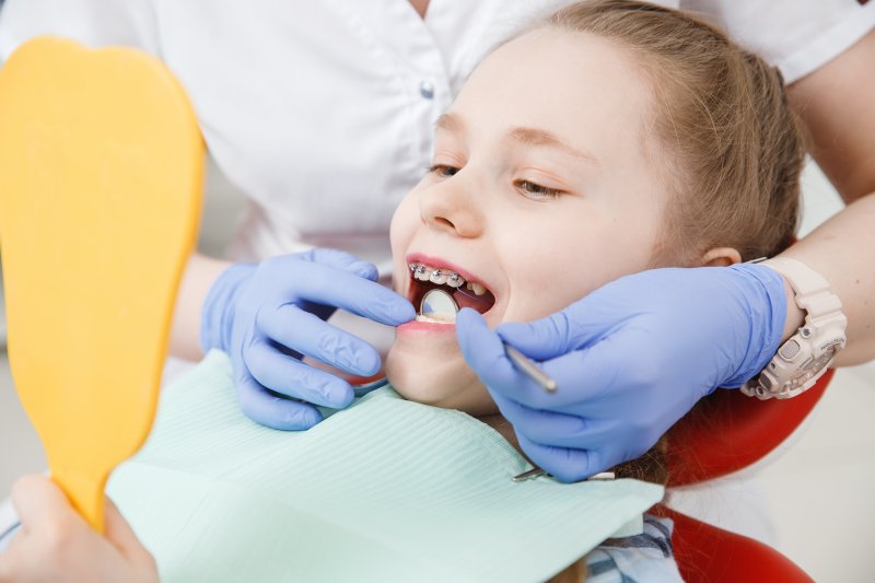 A child at an emergency dental visit